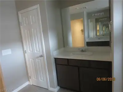 1012 Huckburn Avenue, Henderson, NV 89015 Bathroom
