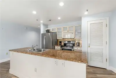 30 Strada Di Villaggio 203, Henderson, NV 89011 Kitchen