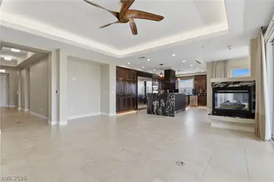9207 Tesoras Drive 401 Living Room