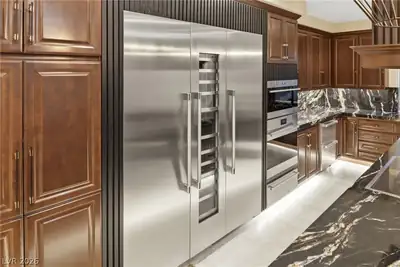 9207 Tesoras Drive 401 Kitchen