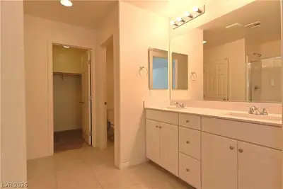 8663 Reynolds Spring Street, Las Vegas, NV 89178 Primary Bathroom