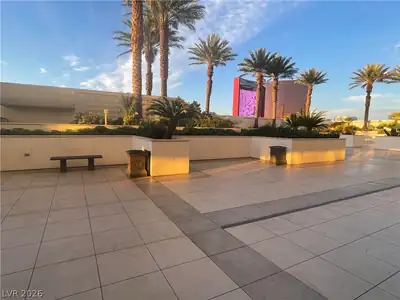 2000 North Fashion Show Drive 3805 Patio