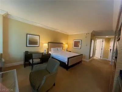 2000 North Fashion Show Drive 3805 Bedroom