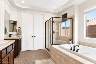 7520 Royal Crystal Street, Las Vegas, NV 89149 Primary Bathroom