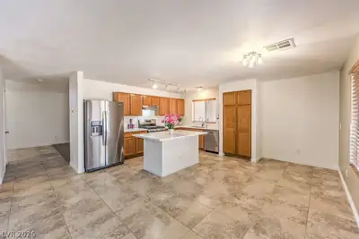 5016 DANCING LIGHTS Avenue, Las Vegas, NV 89130 Kitchen