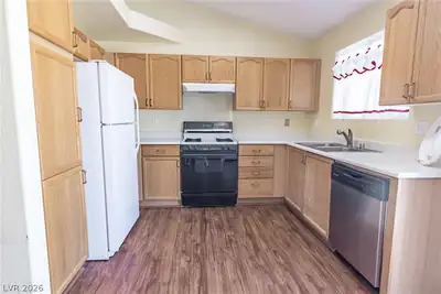 6300 Maxwood Court, Las Vegas, NV 89122 Kitchen