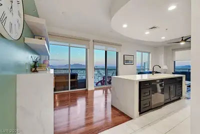 200 West Sahara Avenue 3308 Kitchen