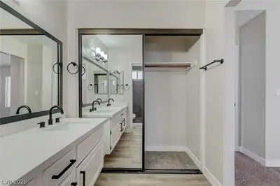 2334 Danville Court, Henderson, NV 89074 Primary Bathroom