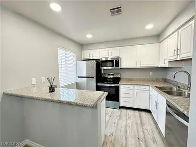 5080 Indian River Drive 400 Kitchen