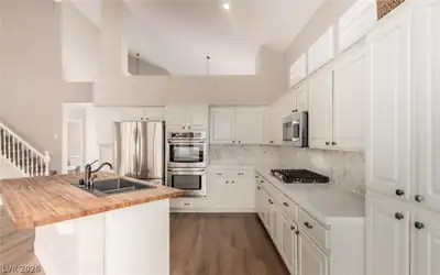 264 Pointe Ranier Avenue, Henderson, NV 89012 Kitchen
