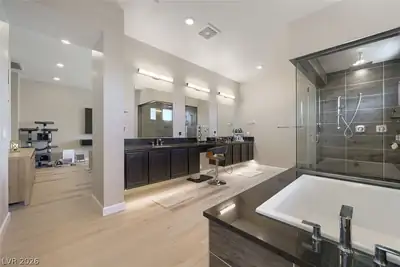8310 West Camero Avenue Primary Bathroom
