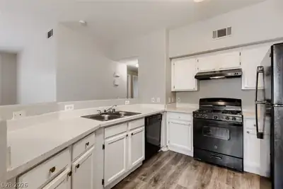 3400 Cabana Drive 2127, Las Vegas, NV 89122 Kitchen