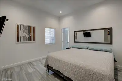 8345 Fairfield Avenue Bedroom