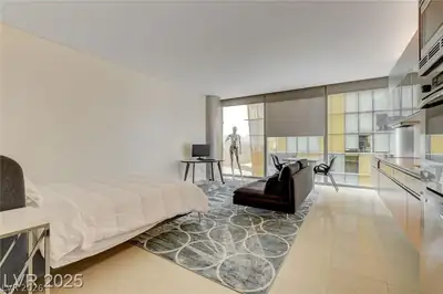 3722 South Las Vegas Boulevard 1010 Bedroom