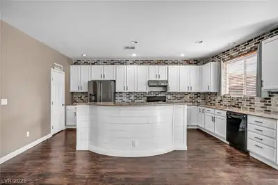 4021 Keasberry Avenue, North Las Vegas, NV 89081 Kitchen