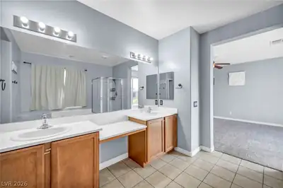 4021 Keasberry Avenue, North Las Vegas, NV 89081 Primary Bathroom