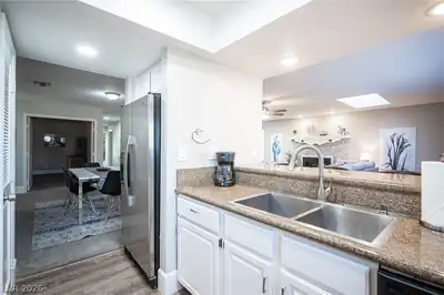 915 Vegas Valley Drive 4 Kitchen