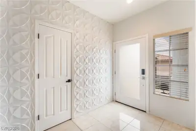 5949 Pavilion Lakes Avenue Entrance Foyer