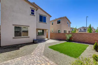 6366 Beavertail Pond Avenue, Las Vegas, NV 89122 Yard