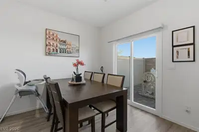 4760 Equinox Sky Avenue 2 Dining Area