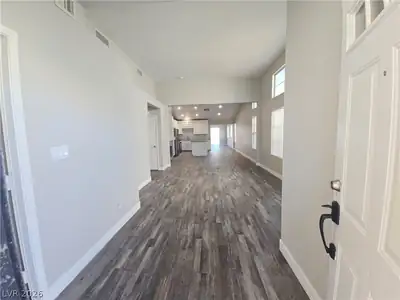 1613 Golden Glen Court, North Las Vegas, NV 89031 Entrance Foyer
