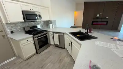 2050 North Los Feliz Street 102 Kitchen