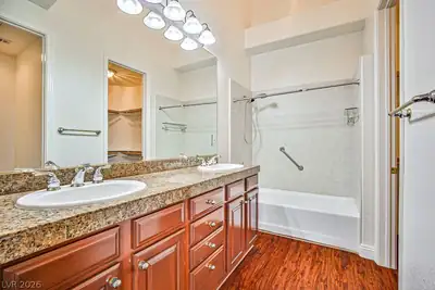 8757 Carlitas Joy Court, Las Vegas, NV 89117 Primary Bathroom