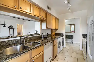 2843 Geary Place 3108 Kitchen