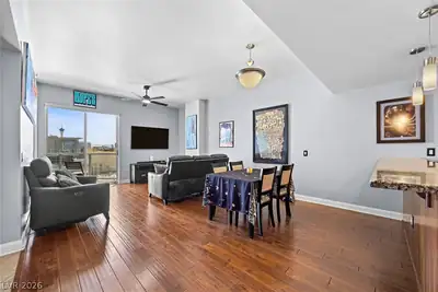 150 Las Vegas Boulevard 914 Dining Area