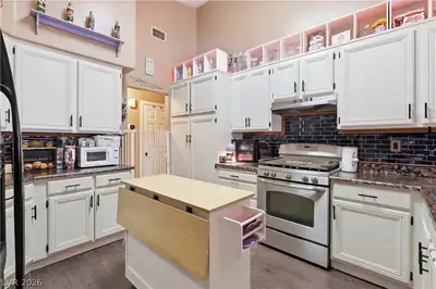 2730 Meadow Spring Court, Las Vegas, NV 89156 Kitchen