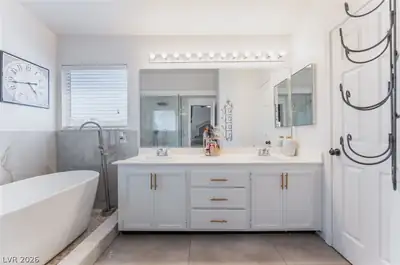 107 Zenith Point Avenue, North Las Vegas, NV 89032 Primary Bathroom
