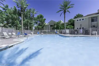 8018 RETRIEVER Avenue, Las Vegas, NV 89147 Pool