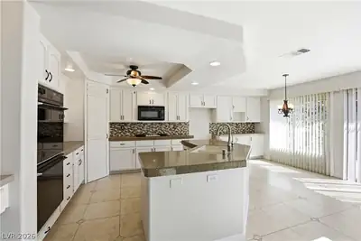 3692 River Canyon Road, Las Vegas, NV 89129 Kitchen