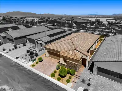 382 Nine Mile Creek Drive Las Vegas, NV 89138