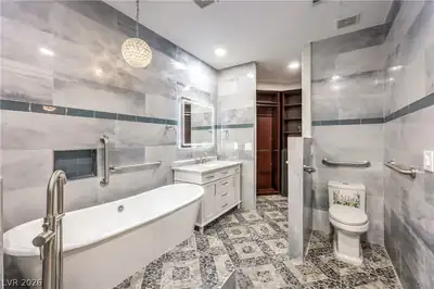 800 Royal Elm Lane, Las Vegas, NV 89144 Primary Bathroom