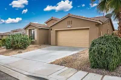 10513 Shanna Trellis Avenue, Las Vegas