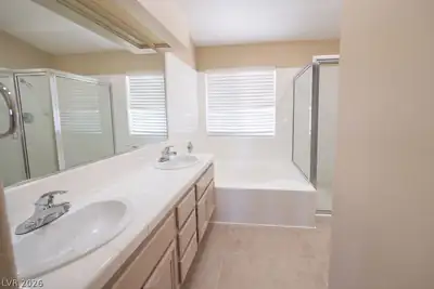 1151 Sleetridge Drive, Las Vegas, NV 89123 Primary Bathroom