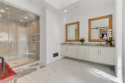 8628 Scarsdale Drive, Las Vegas, NV 89117 Primary Bathroom