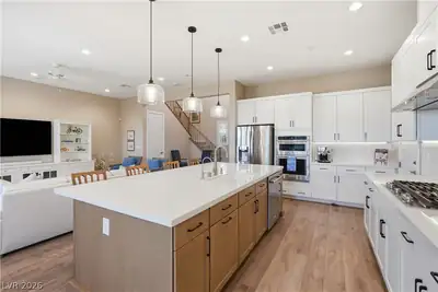 10196 Pleasant Knoll Avenue, Las Vegas, NV 89166 Kitchen