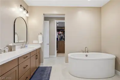 10196 Pleasant Knoll Avenue, Las Vegas, NV 89166 Primary Bathroom