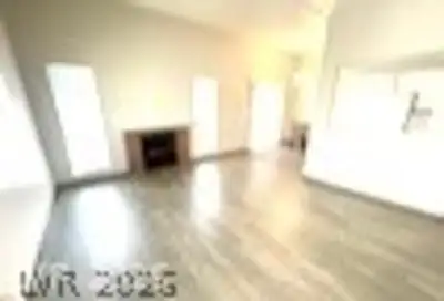 4704 Obannon Drive D Living Room