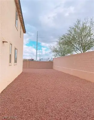 8593 Gabby Creek Drive, Las Vegas, NV 89113 Yard