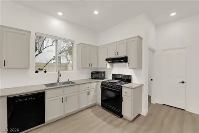 1529 Tillman Falls Avenue, Las Vegas, NV 89183 Kitchen