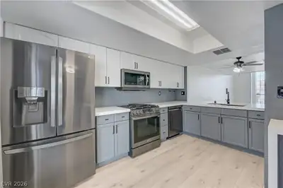 6542 Ironbark Lane, Las Vegas, NV 89107 Kitchen