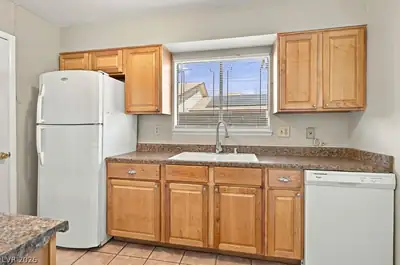 1305 Jackson Avenue, Las Vegas, NV 89106 Kitchen