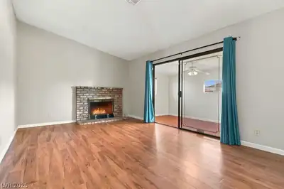 1305 Jackson Avenue, Las Vegas, NV 89106 Living Room