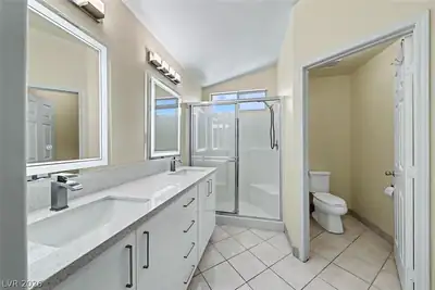 9594 Parvin Street, Las Vegas, NV 89123 Primary Bathroom