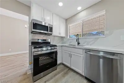 7627 Kalmalii Avenue, Las Vegas, NV 89147 Kitchen