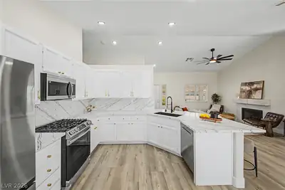 695 West Pacific Avenue Kitchen