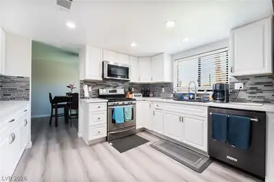 1855 Twin Oaks Avenue, Las Vegas, NV 89156 Kitchen